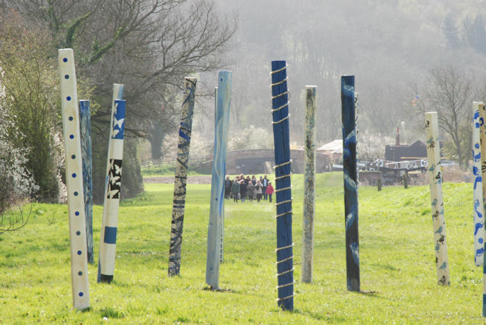 Wood Henge is a collaborative sculpture installation by Laury Dizengremel and pupils from 6 primary schools in Leicestershire as well as 33 students from Belvoir High School created for the 3Rs sculpture trail
