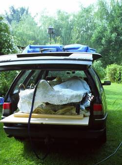 My car loaded and ready - with Dreamcatcher Tribe in sections on the roof and the Confidences sculpture in the open boot...