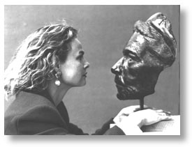The artist and her award-winning "Face" sculpture