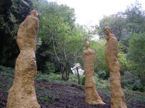 Monumental statue installation at Broomhill Sculpture Park